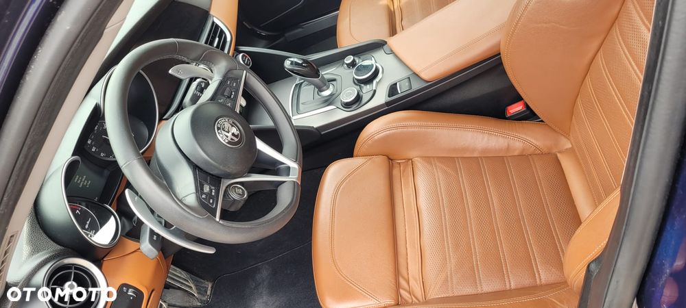 Alfa Romeo Giulia 2.0 Turbo TI Q4 - 8