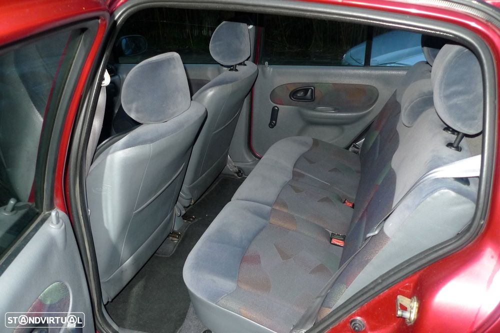 Renault Clio 1.2 RT - 12