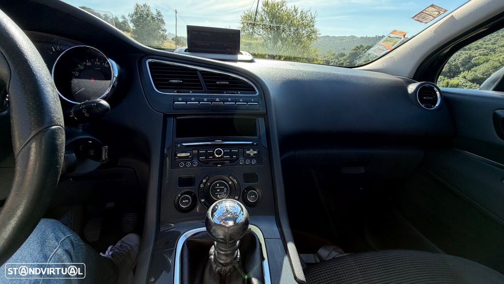Peugeot 5008 1.6 HDi 7L Allure J17 - 14
