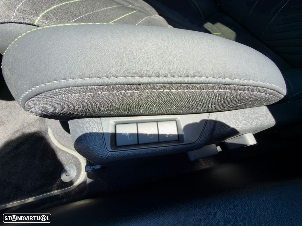 Peugeot 208 1.2 Hybrid GT e-DCS6 - 22
