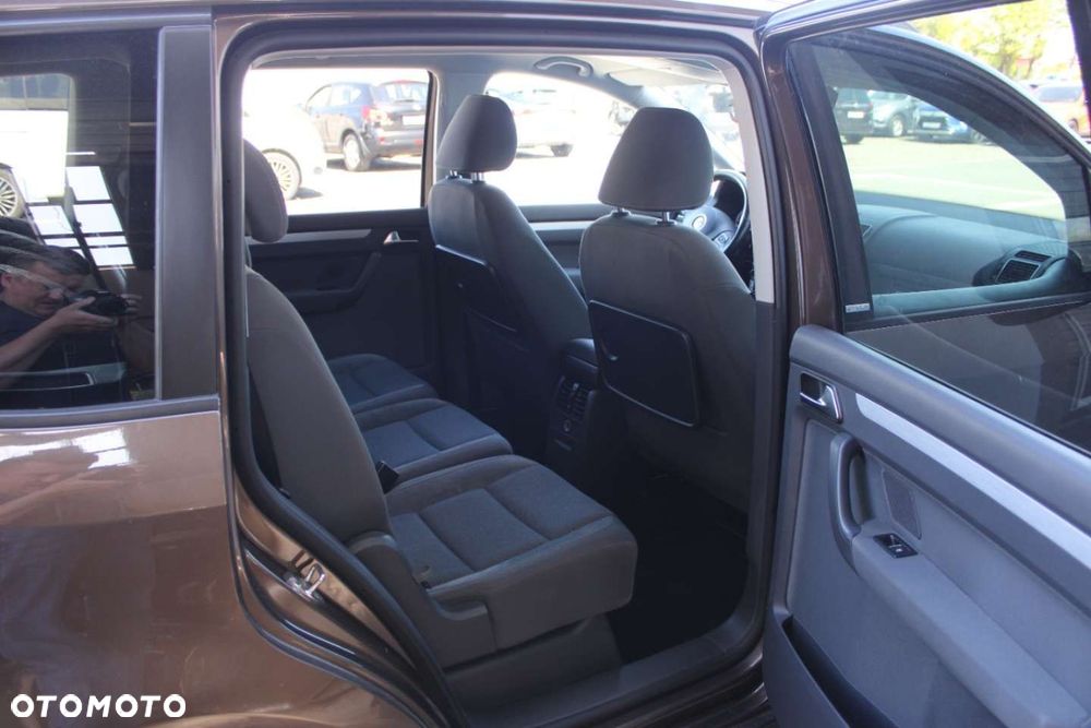 Volkswagen Touran - 27