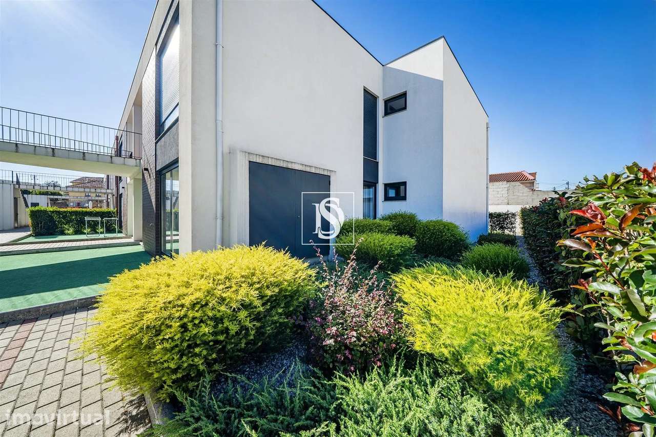 Apartamento T3, Convertido em T4, com 135 m², em Frente ao IPCA - Grande imagem: 4/43
