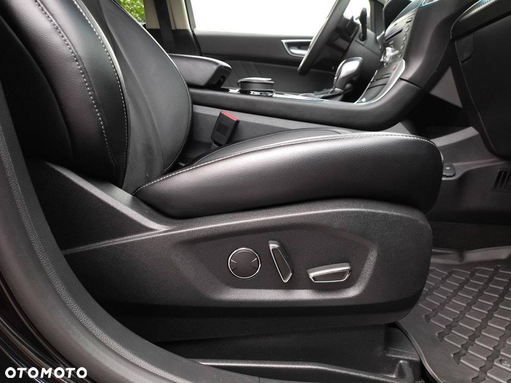 Ford Edge - 32