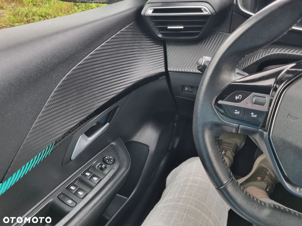 Peugeot 208 TURBO 100 Allure - 27