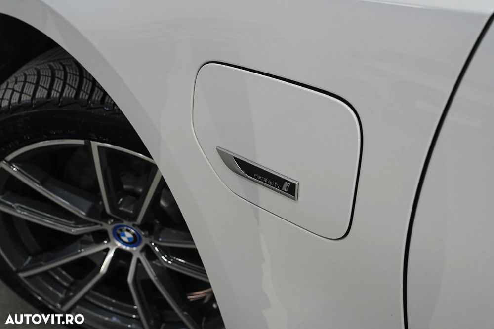 BMW Seria 3 320e Aut. Luxury Line - 36