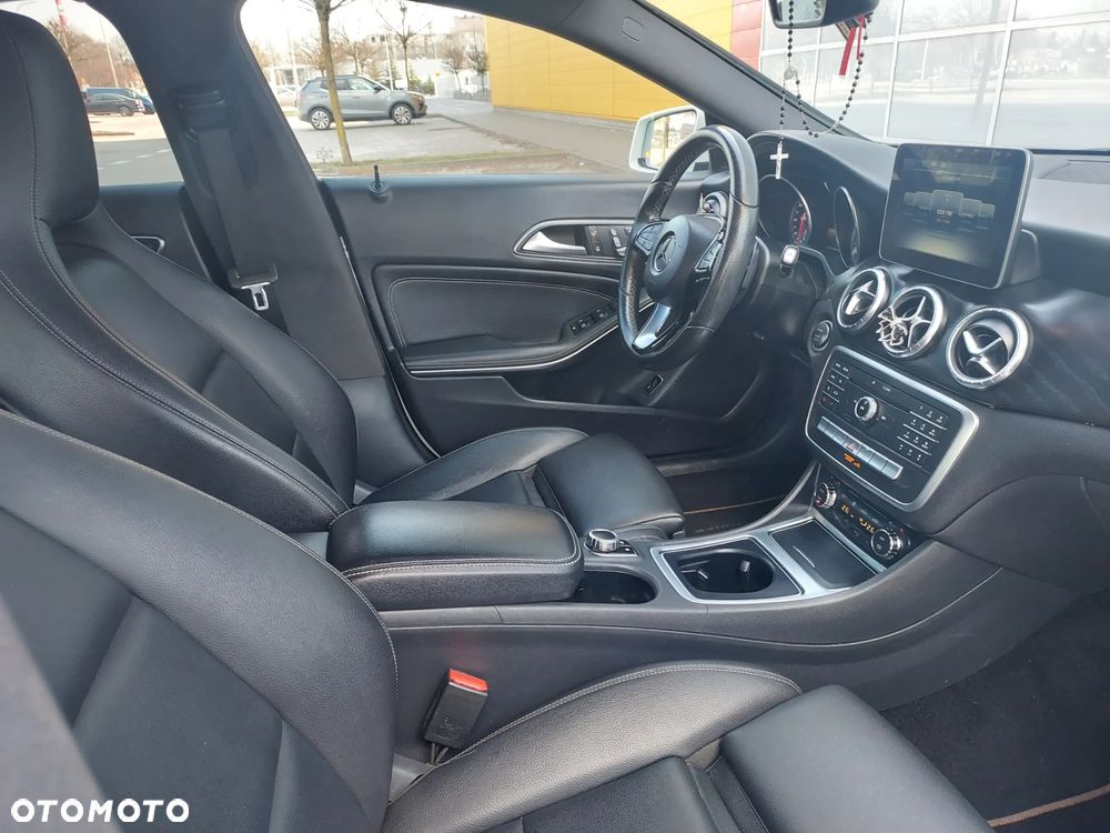 Mercedes-Benz CLA 250 7G-DCT Edition 1 - 13