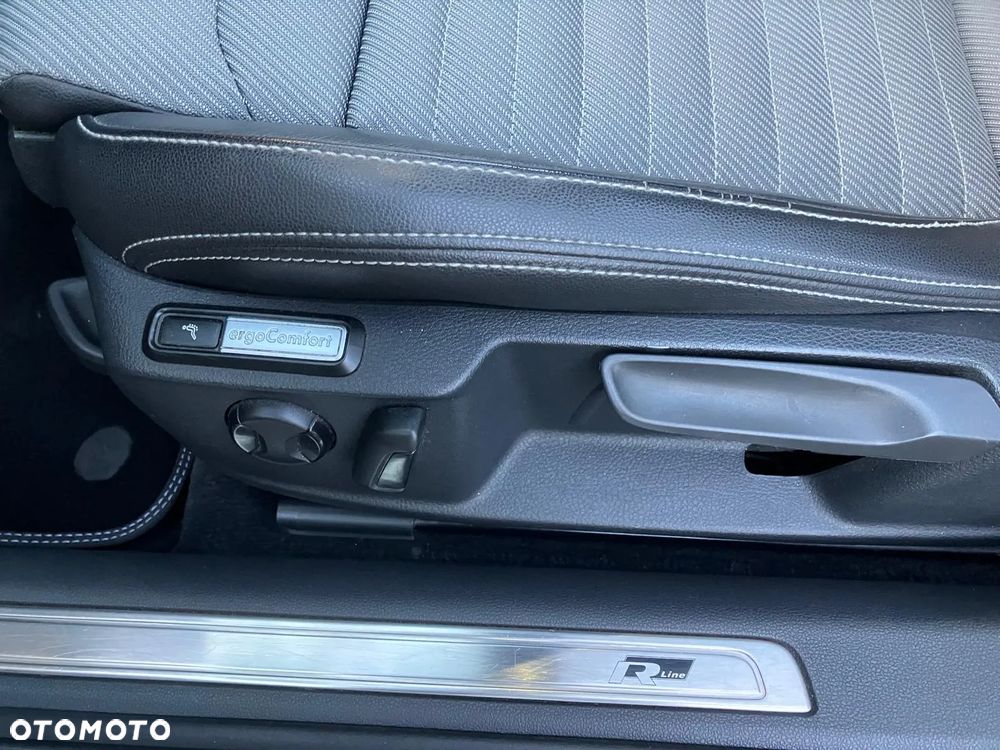 Volkswagen Passat - 33