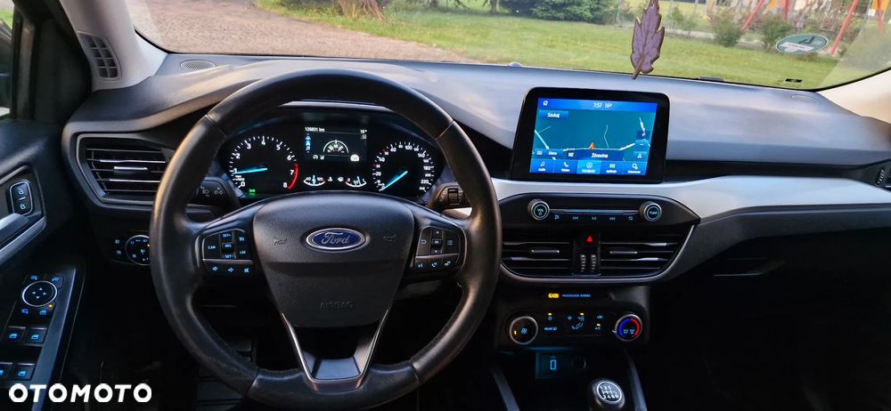 Ford Focus 1.0 EcoBoost Trend Edition Business - 37