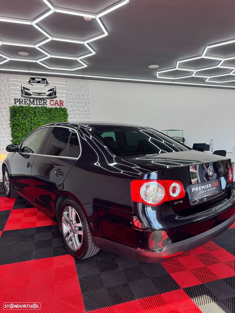 VW Jetta 1.9 TDi BlueM. Confortline - 11