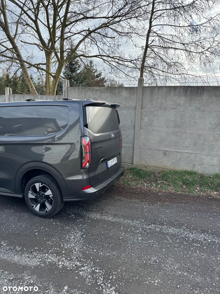 Ford Custom Limited - 3