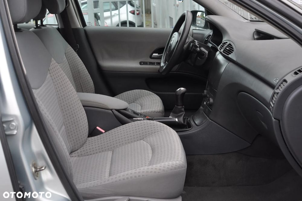 Renault Laguna Grandtour 1.8 Privilege - 4