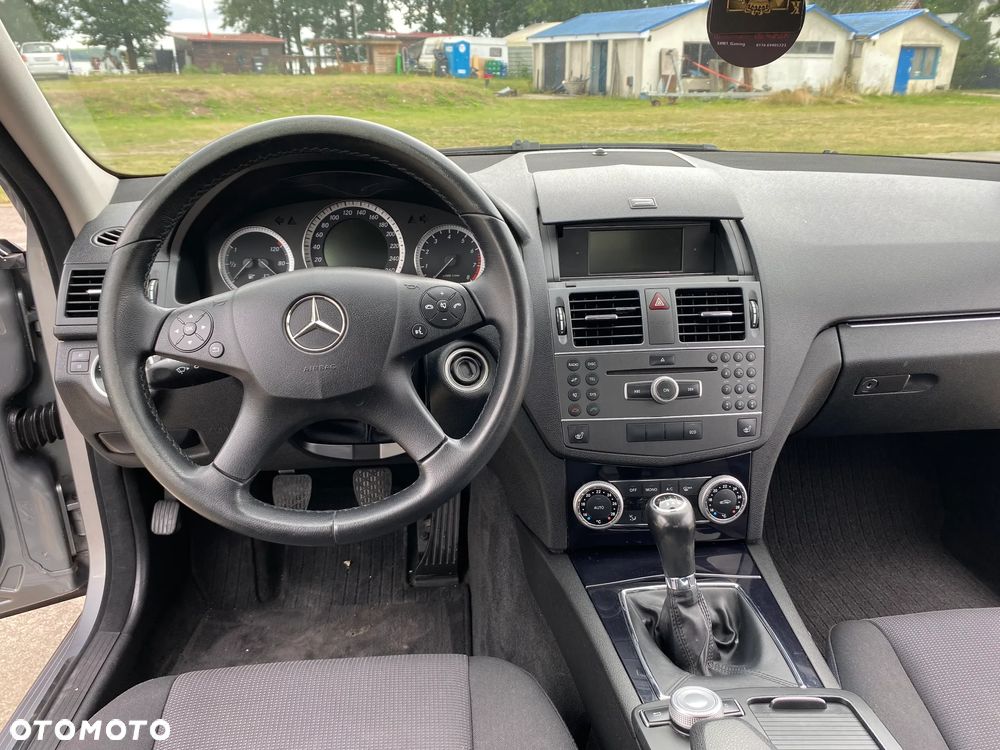 Mercedes-Benz Klasa C 180 CGI BlueEff Classic - 12