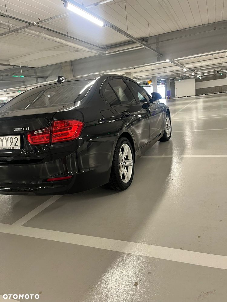 BMW Seria 3 328i xDrive - 7