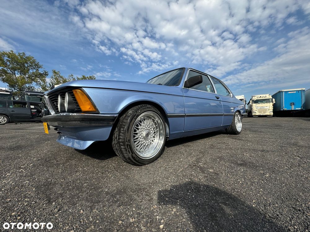 BMW Seria 3 323i - 12