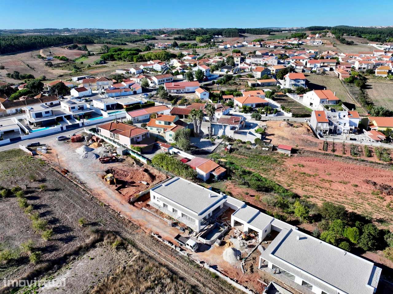 Moradia Térrea T4 com Suite Master, Piscina de Água Salgada, Garag... - Grande imagem: 5/50