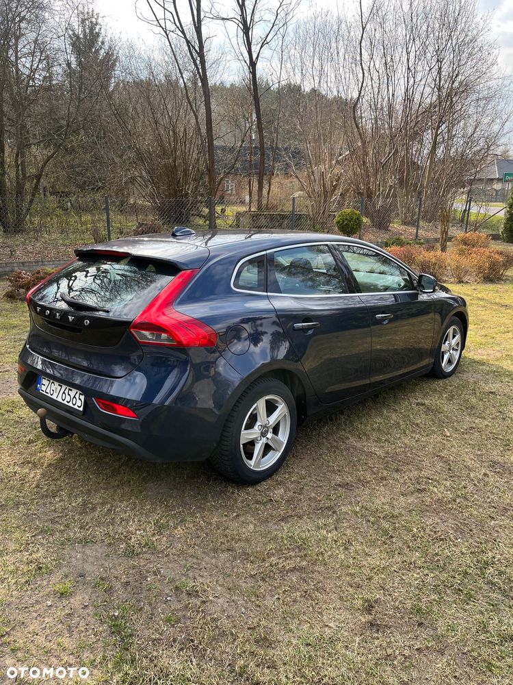 Volvo V40 D2 R-Design - 3