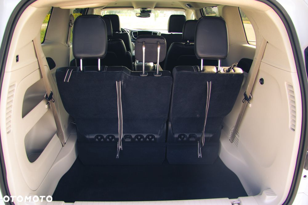 Chrysler Pacifica - 7