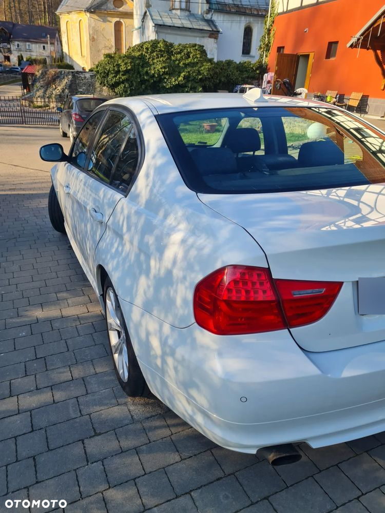 BMW Seria 3 318i - 23