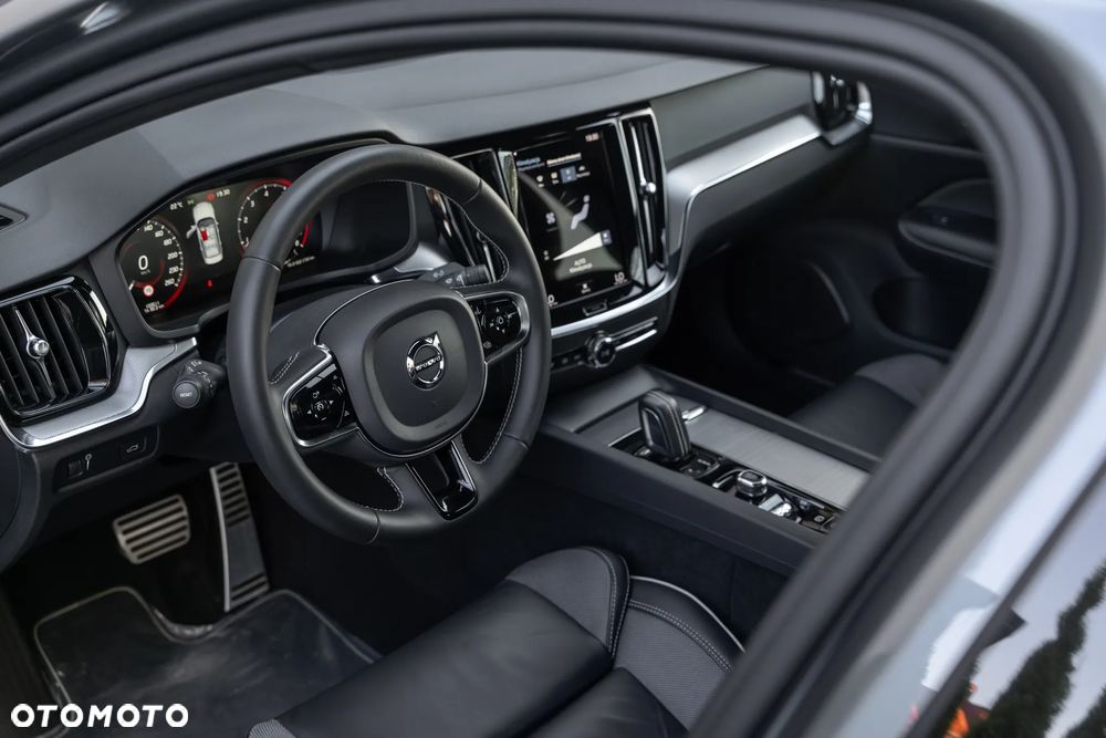 Volvo S60 B5 B AWD R-Design - 35