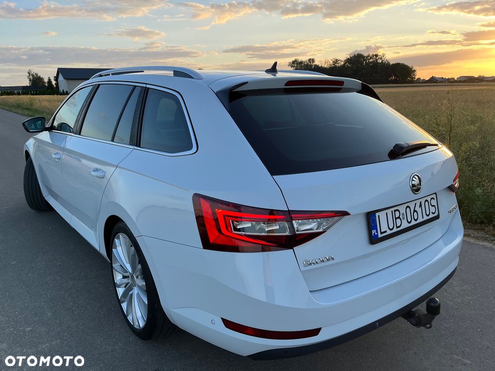 Skoda Superb 2.0 TDI Premium Edition - 11