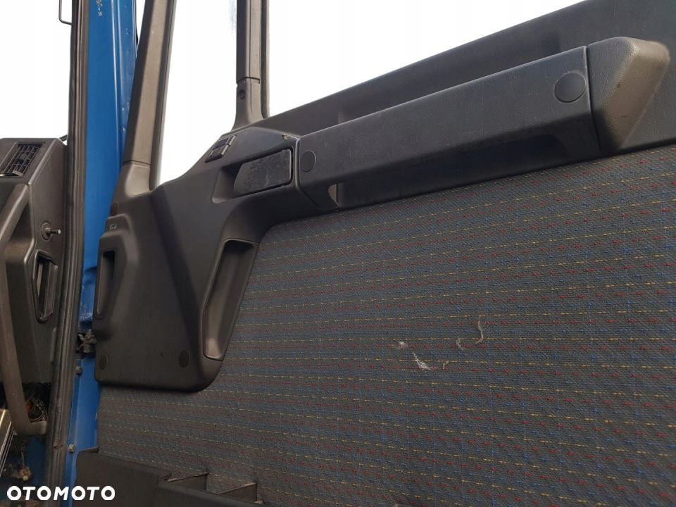KLAMKA WEWNĘTRZNA PRAWA PASAŻERA MAN F2000 - 1