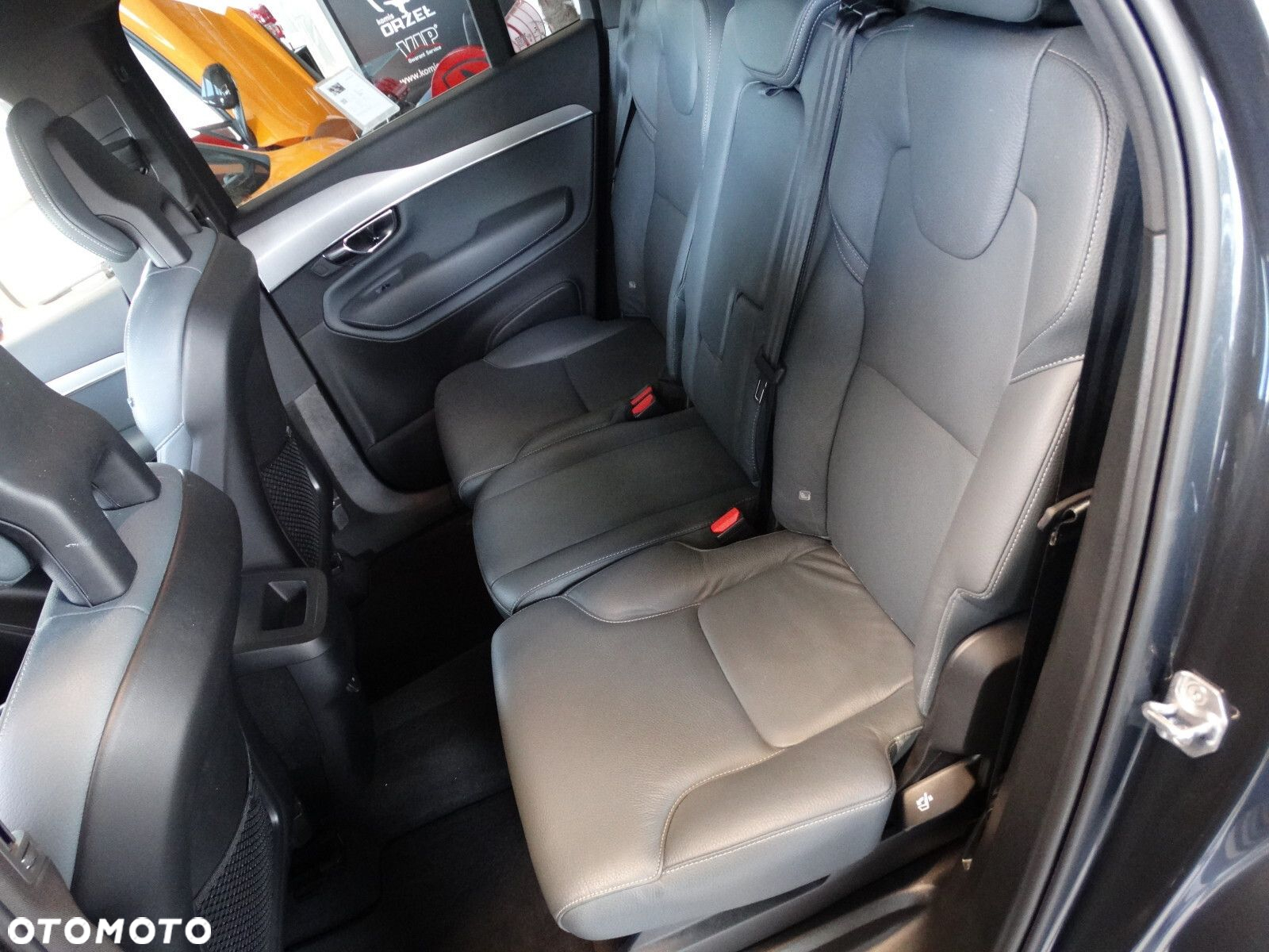 Volvo XC 90 - 9