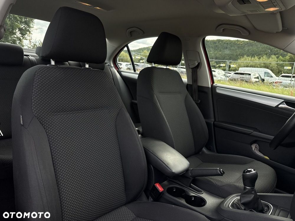 Volkswagen Jetta 1.6 TDI Trendline - 14