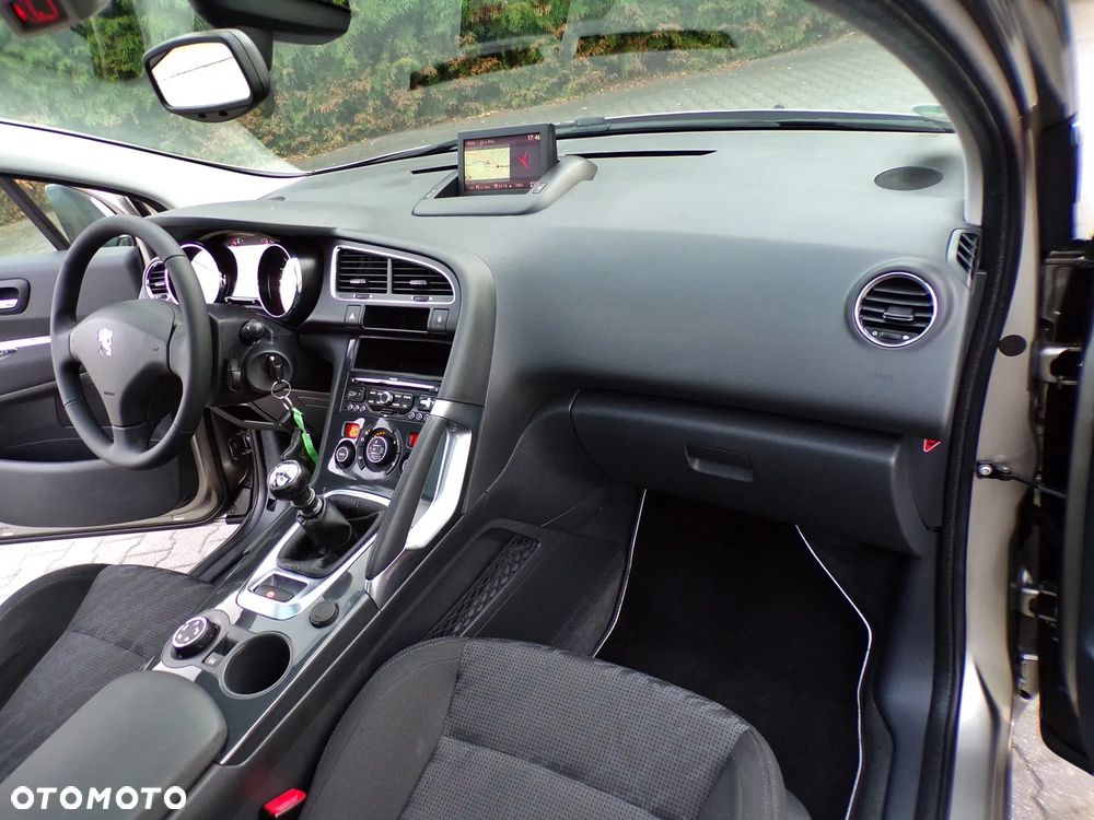 Peugeot 3008 HDi 150 Allure - 16