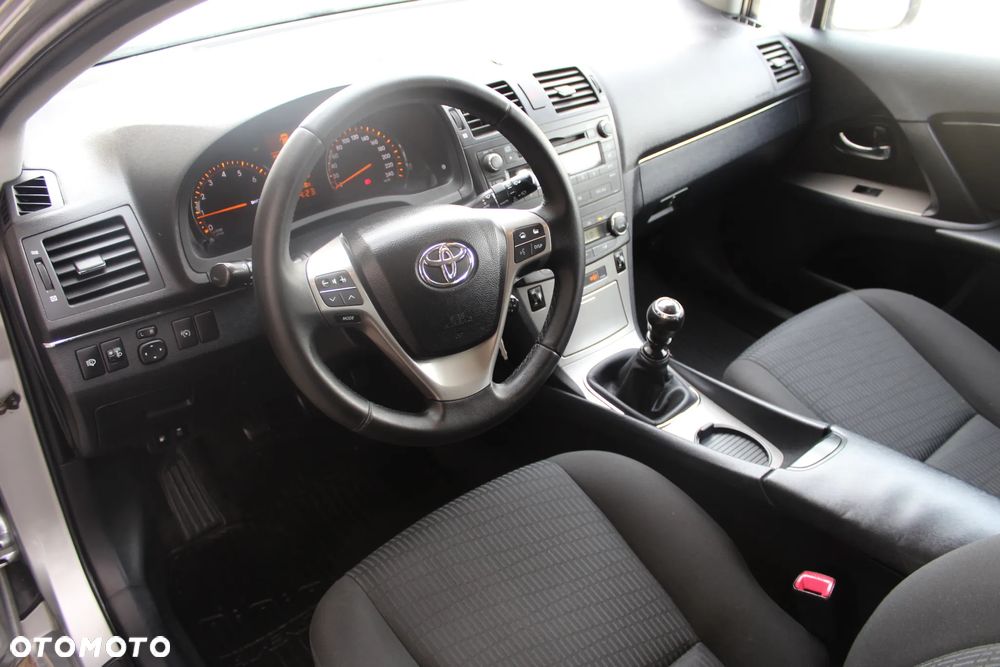 Toyota Avensis - 5
