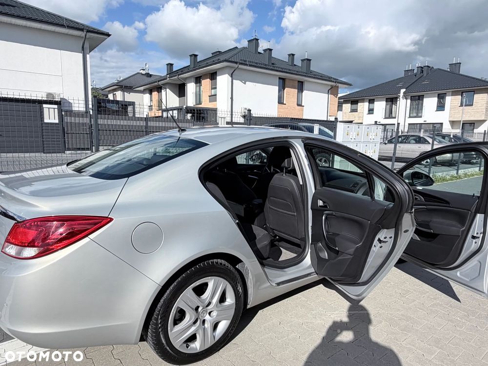 Opel Insignia 1.8 - 9