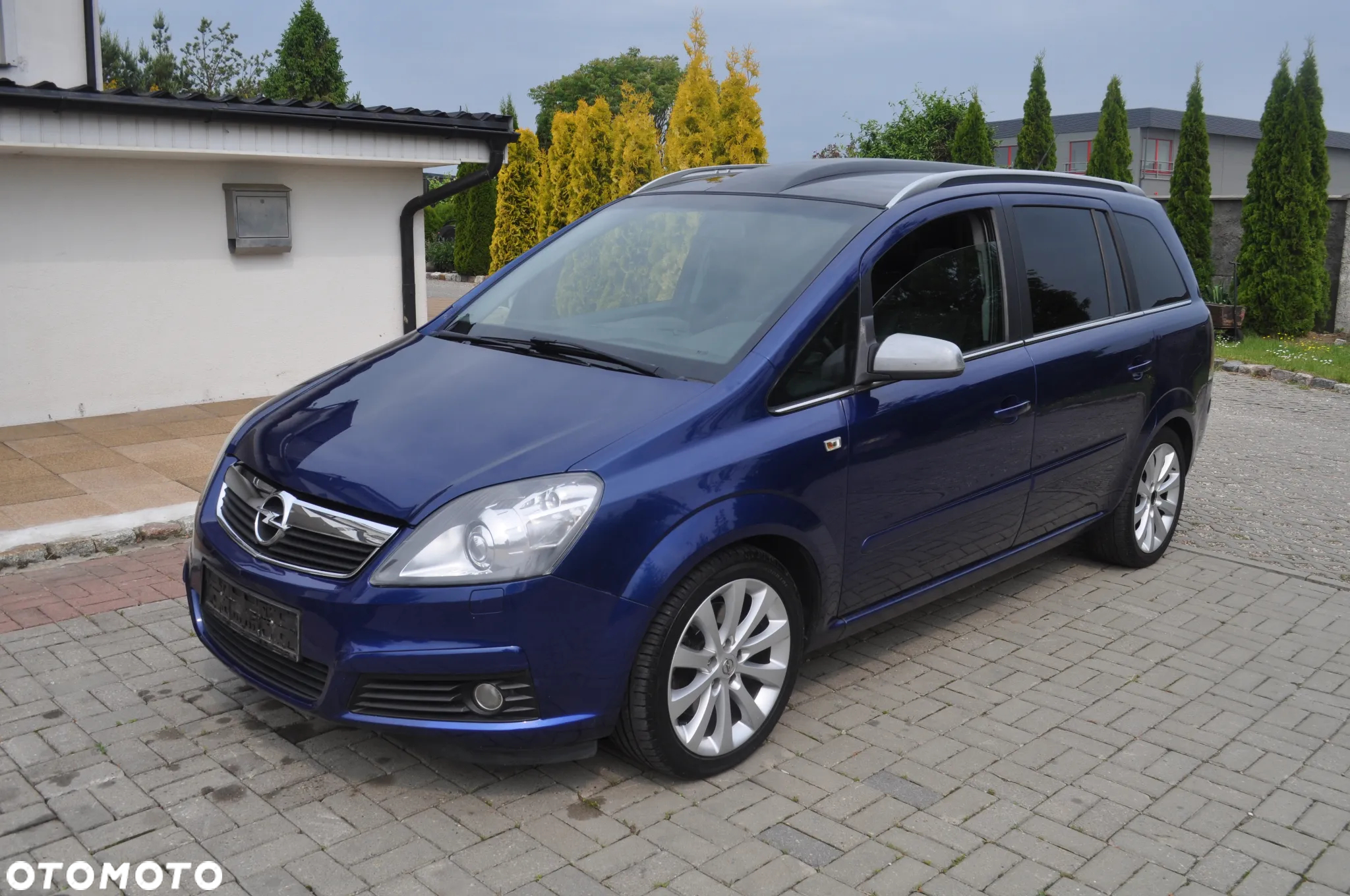 Opel Zafira 1.9 CDTI Automatik Cosmo - 2