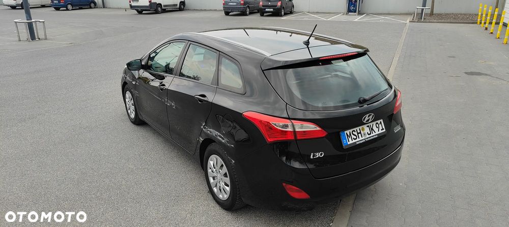 Hyundai i30 blue Kombi 1.4 Style - 34