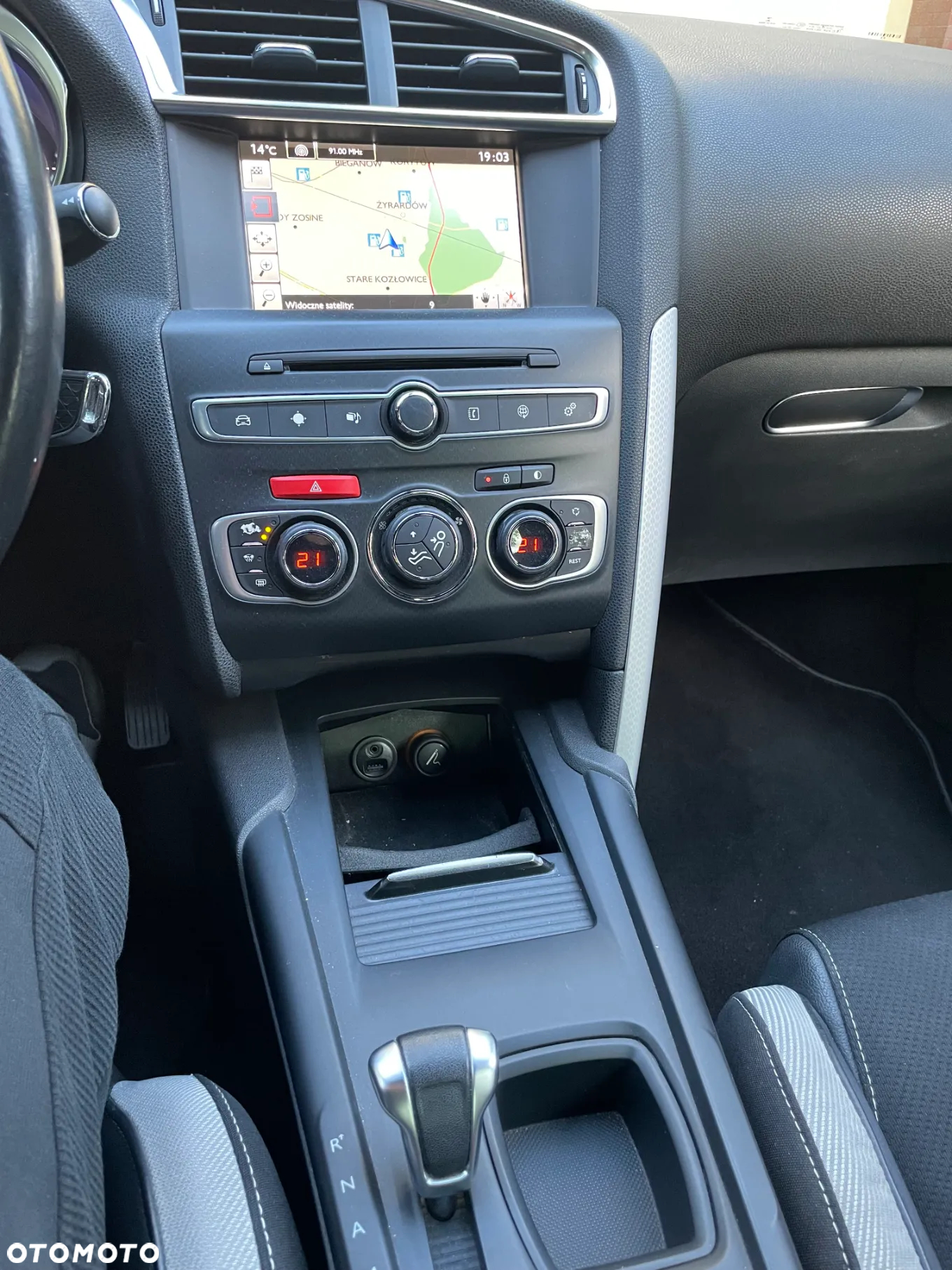 Citroën DS4 1.6 e-HDi SoChic MCP - 12