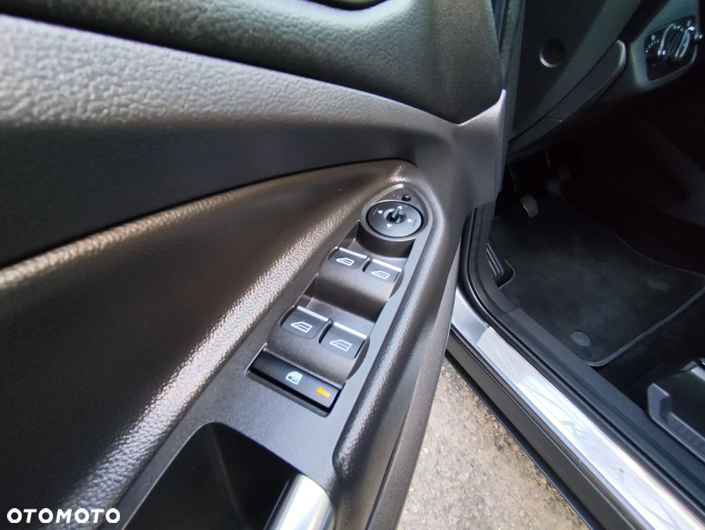 Ford Kuga 2.0 TDCi 4x4 Titanium - 37