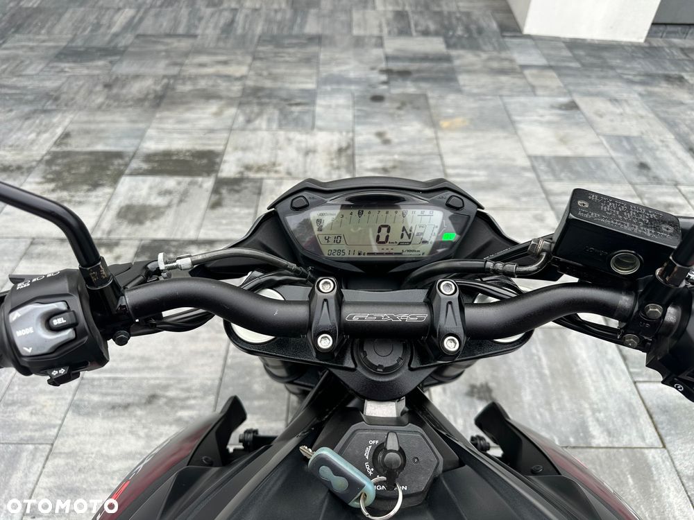 Suzuki GSX - 13