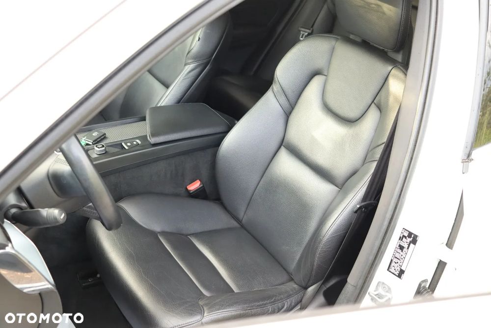 Volvo XC 60 T5 AWD Geartronic Momentum - 26