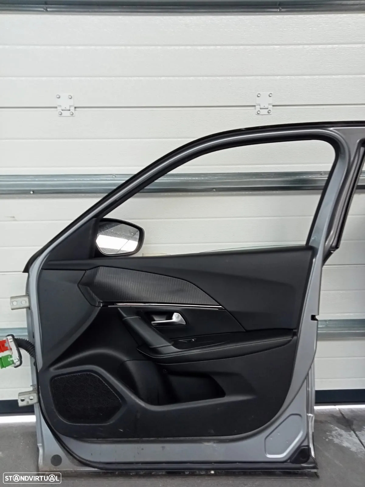 Porta FRT DRT Peugeot 2008 II 2022 c/ espelho - 2
