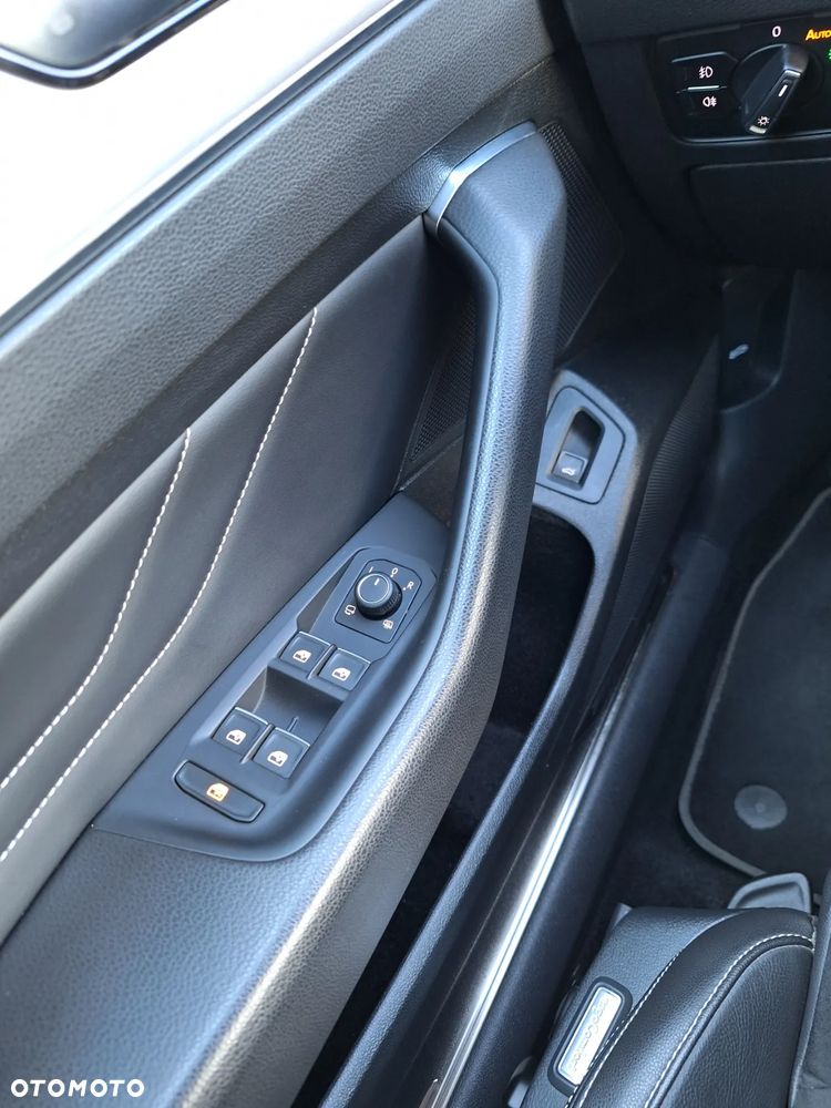 Volkswagen Passat 2.0 TDI SCR Elegance DSG - 13