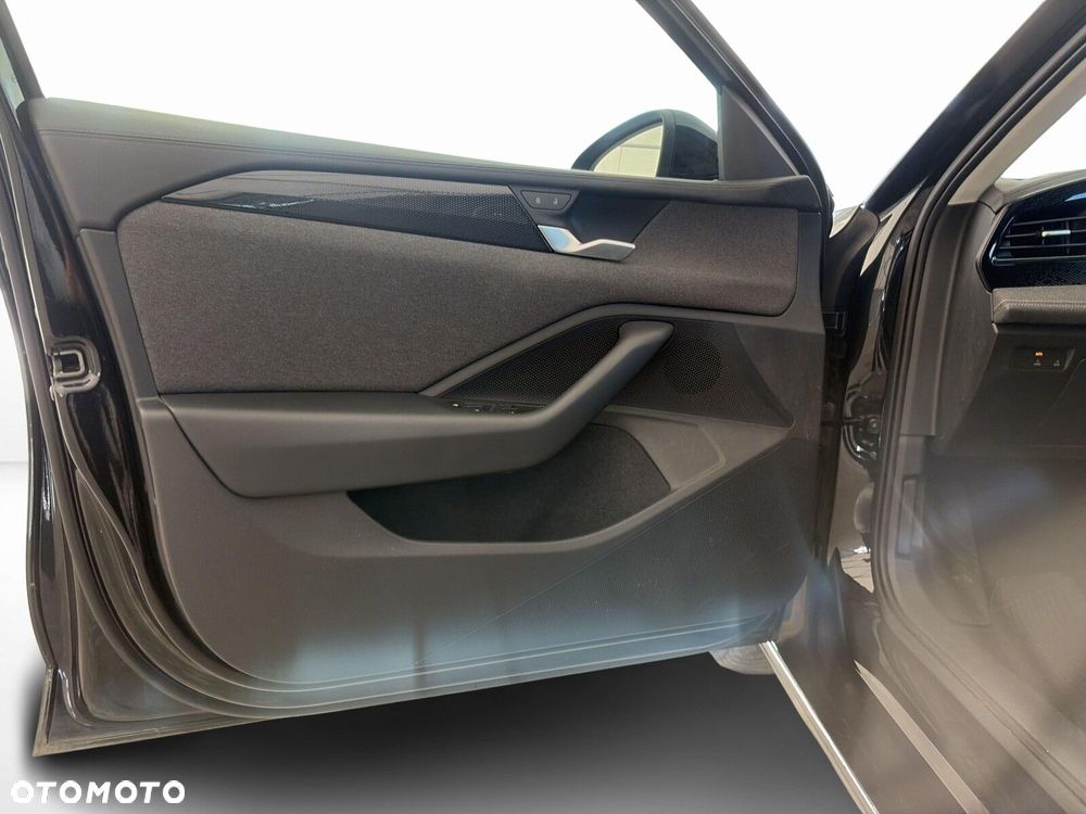 Volkswagen Passat - 11