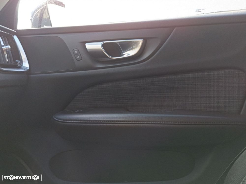 Volvo V60 2.0 T6 AWD TE Essential - 38