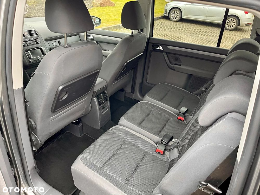 Volkswagen Touran 2.0 TDI DSG Highline - 36