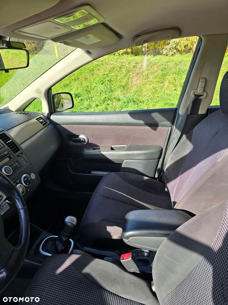Nissan Tiida 2010 photo 3