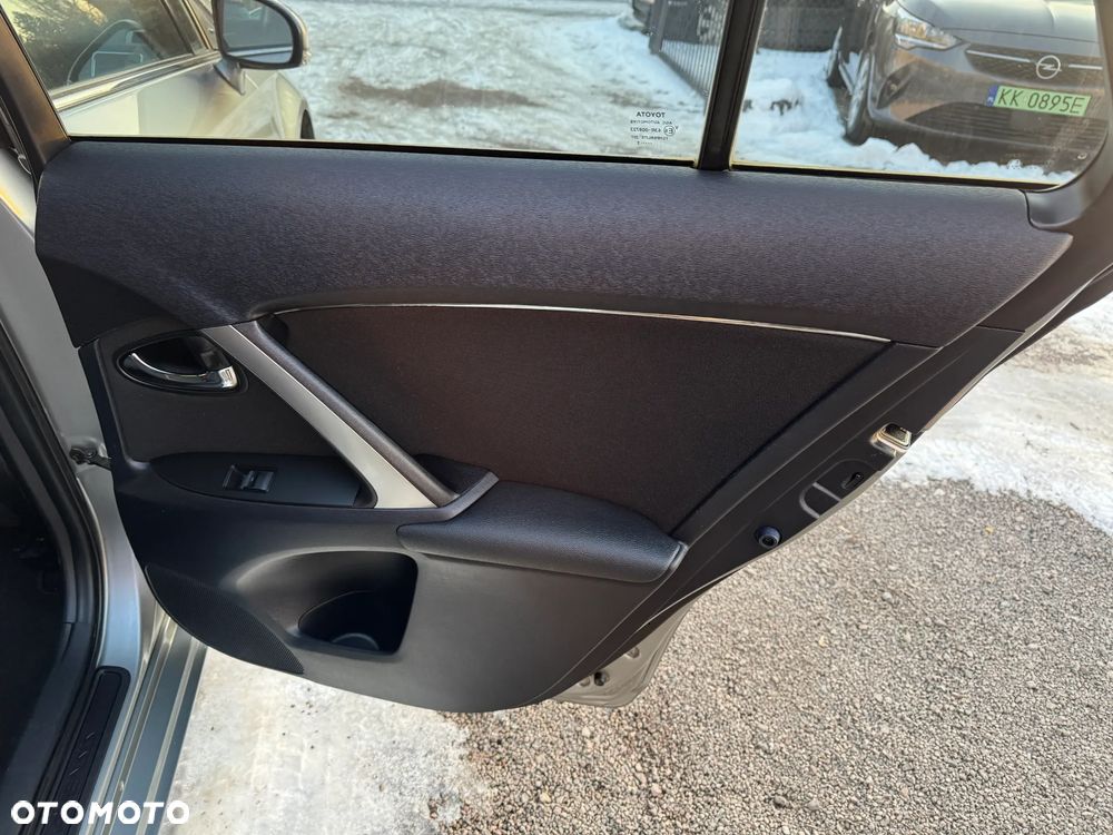 Toyota Avensis 1.6 Comfort - 15