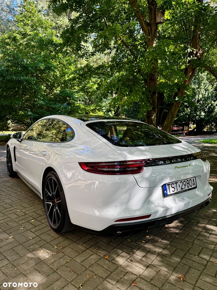 Porsche Panamera 4 E-Hybrid - 3