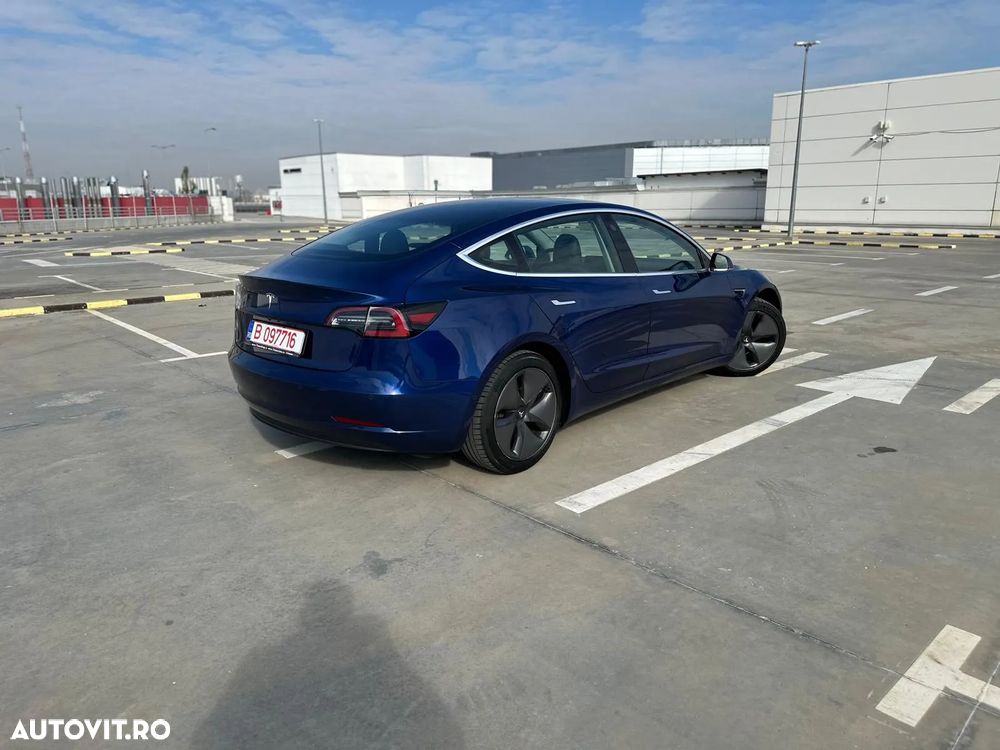 Tesla Model 3 - 3