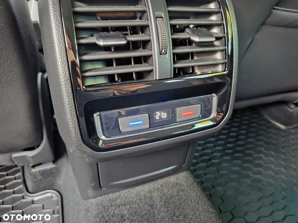 Volkswagen Passat - 32