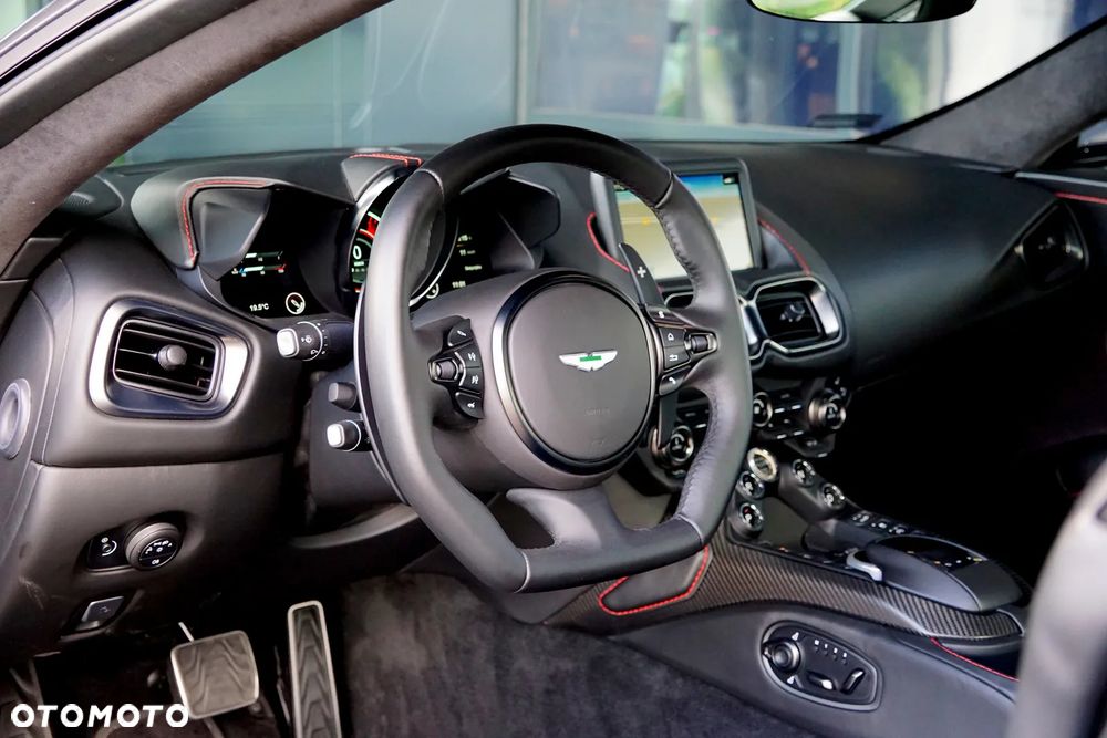 Aston Martin Vantage - 18