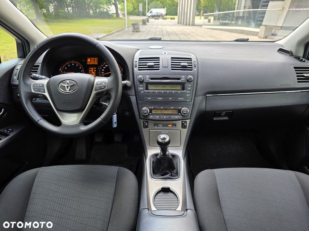 Toyota Avensis 1.8 Executive - 11