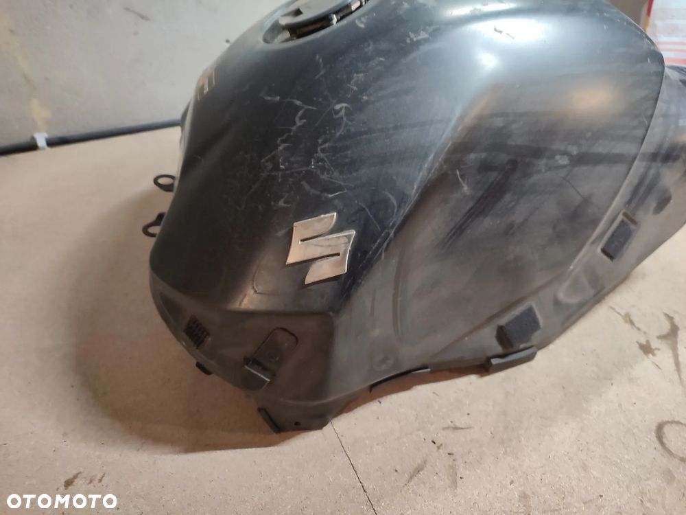 Bak, zbiornik paliwa Suzuki GSR 600 - 9