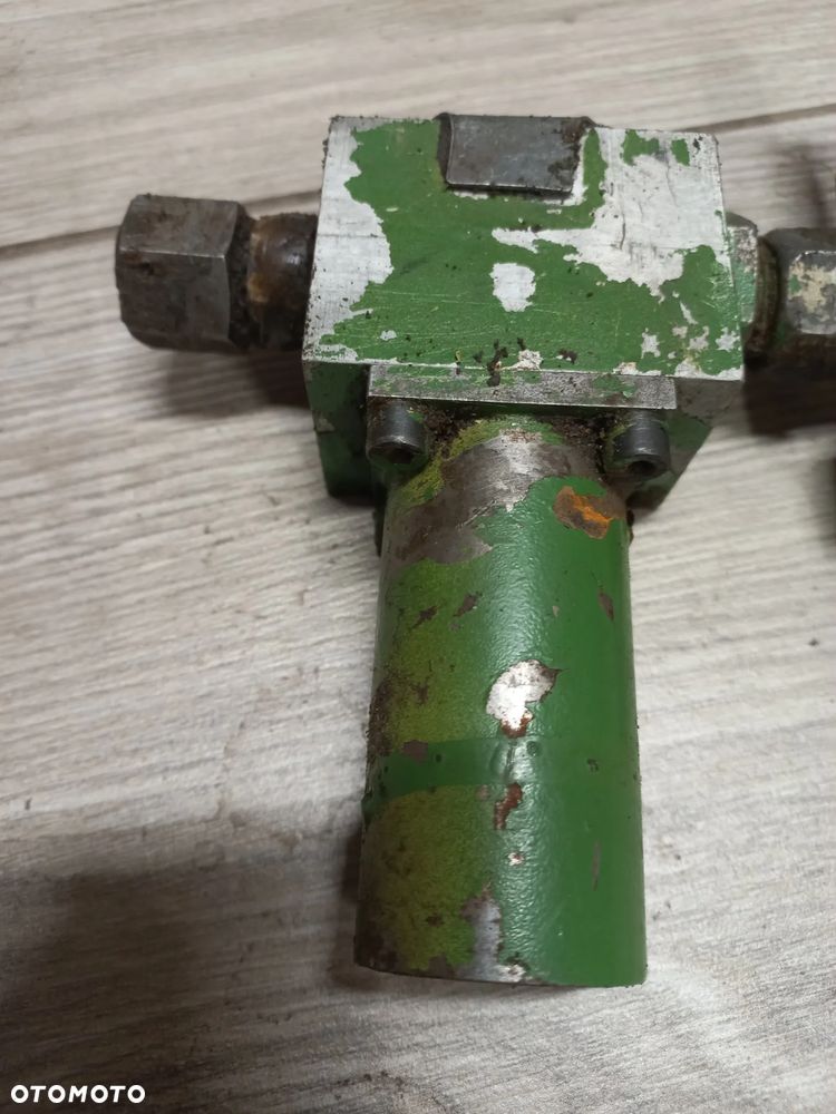 JOHN DEERE rozdzielacz,dzielnik ciśnienia,zawór priorytetu,podzielnik ciśnienia hydrauliki, - 2